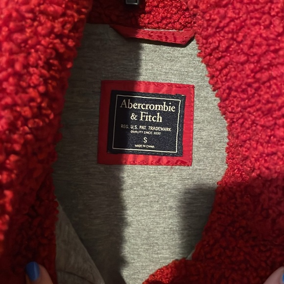 Abercrombie Red Sherpa - Picture 2 of 2